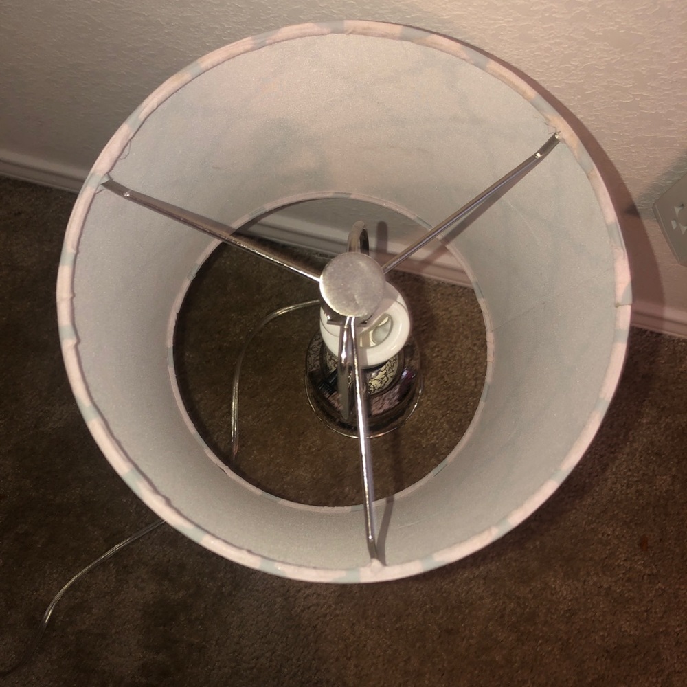 Pink and Grey Lamp ! - Picture 3 of 3